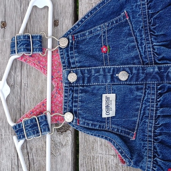 Oshkosh jumper jean dress. Embroidered ABC and apple. Toddler 18m. - Picture 2 of 6